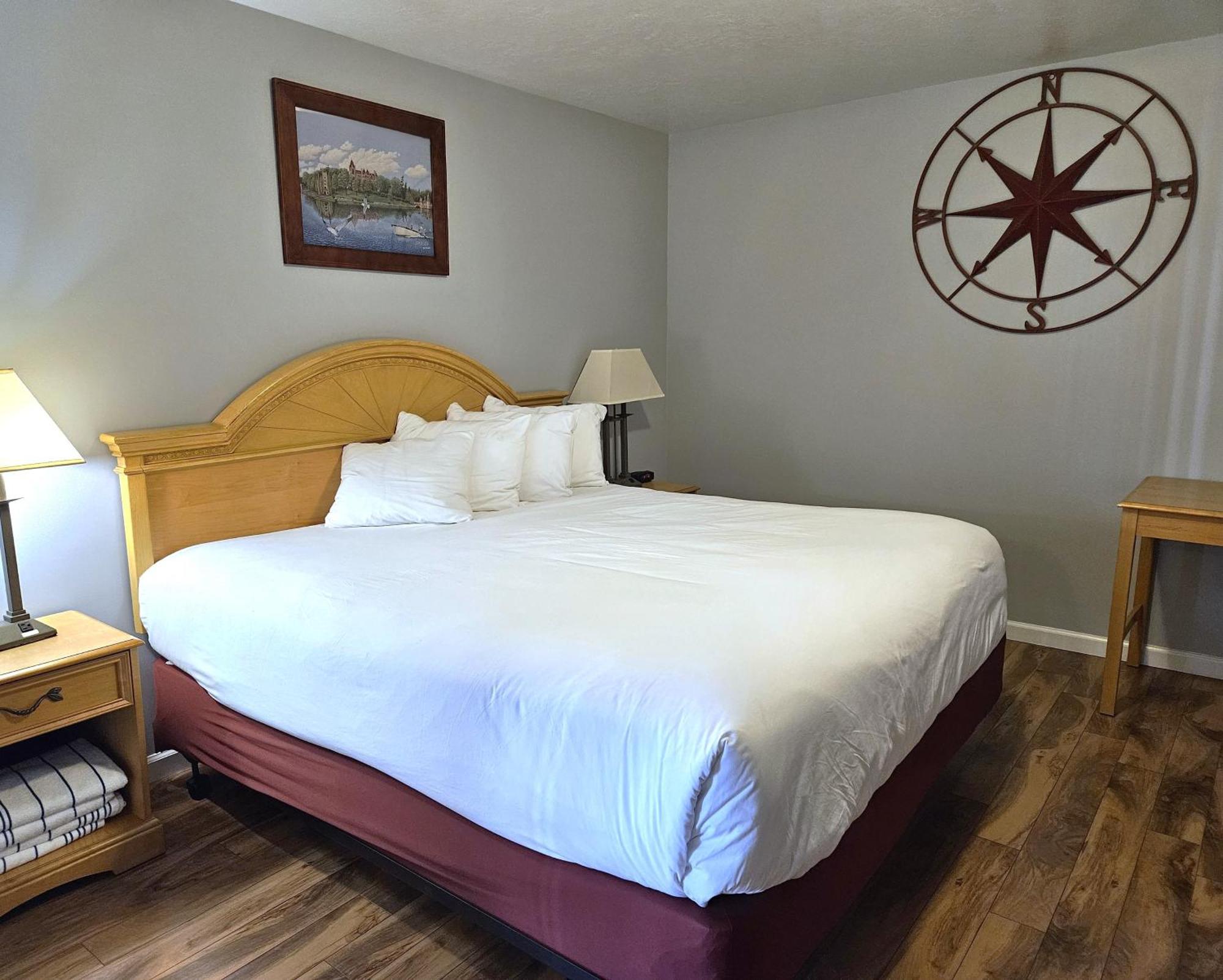 Captain'S Inn And Suites Alexandria Bay Bagian luar foto
