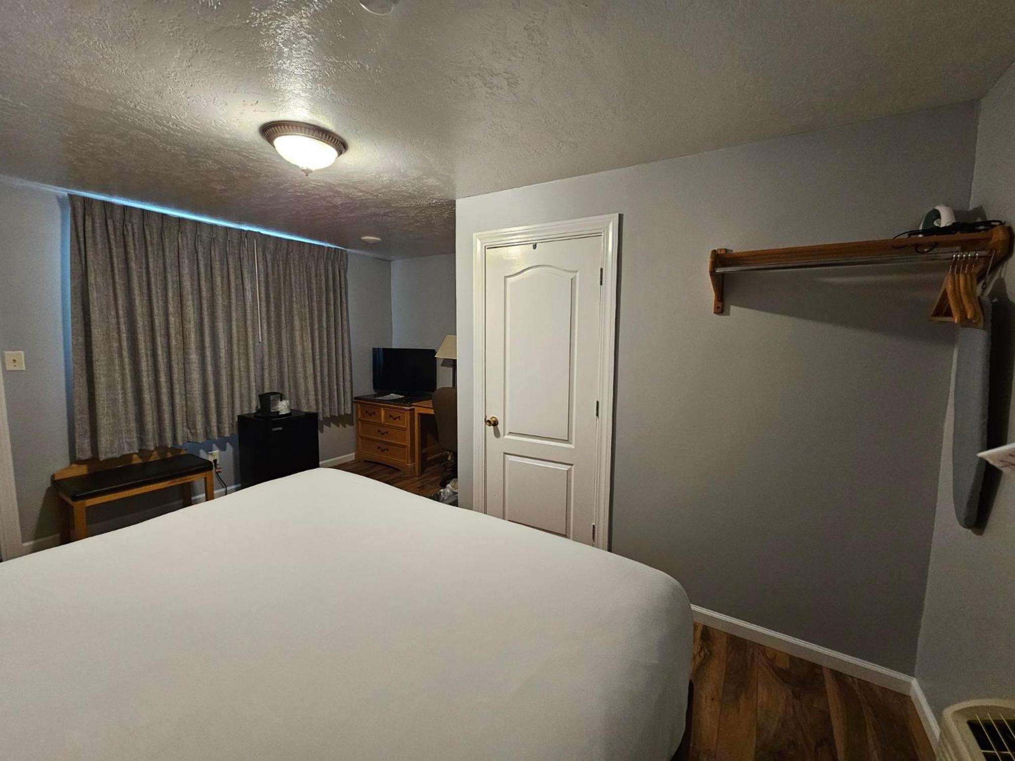 Captain'S Inn And Suites Alexandria Bay Bagian luar foto