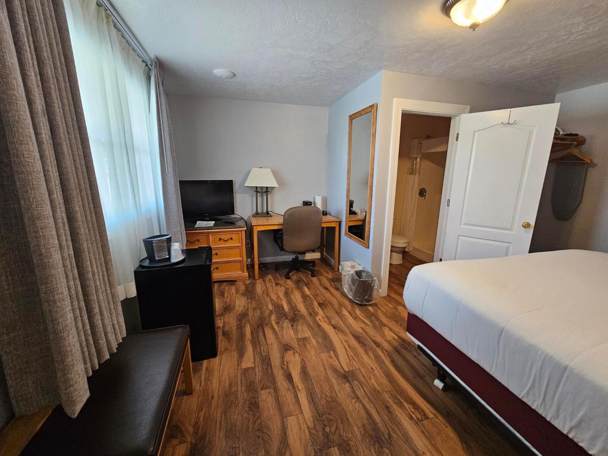 Captain'S Inn And Suites Alexandria Bay Bagian luar foto