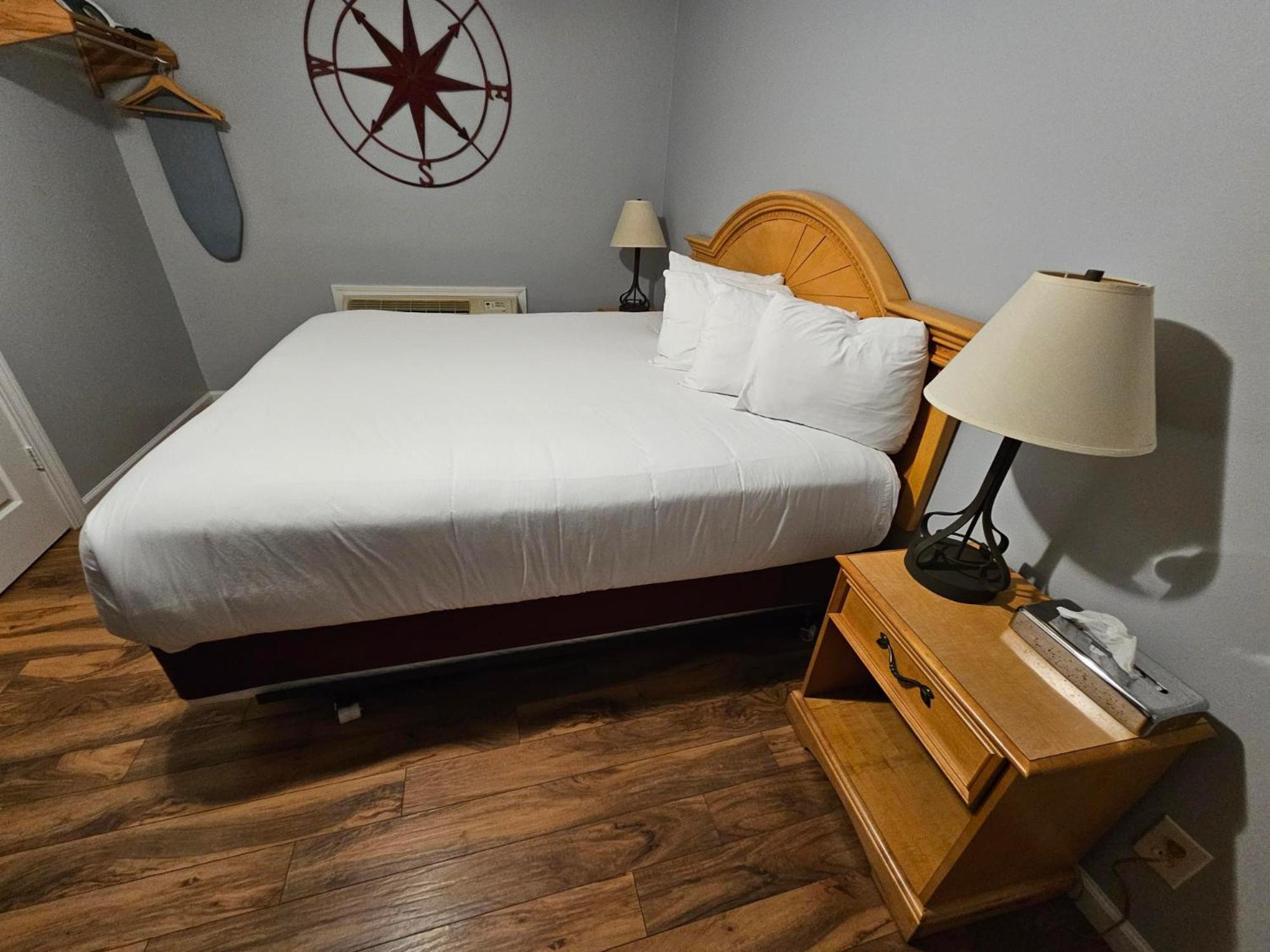 Captain'S Inn And Suites Alexandria Bay Bagian luar foto