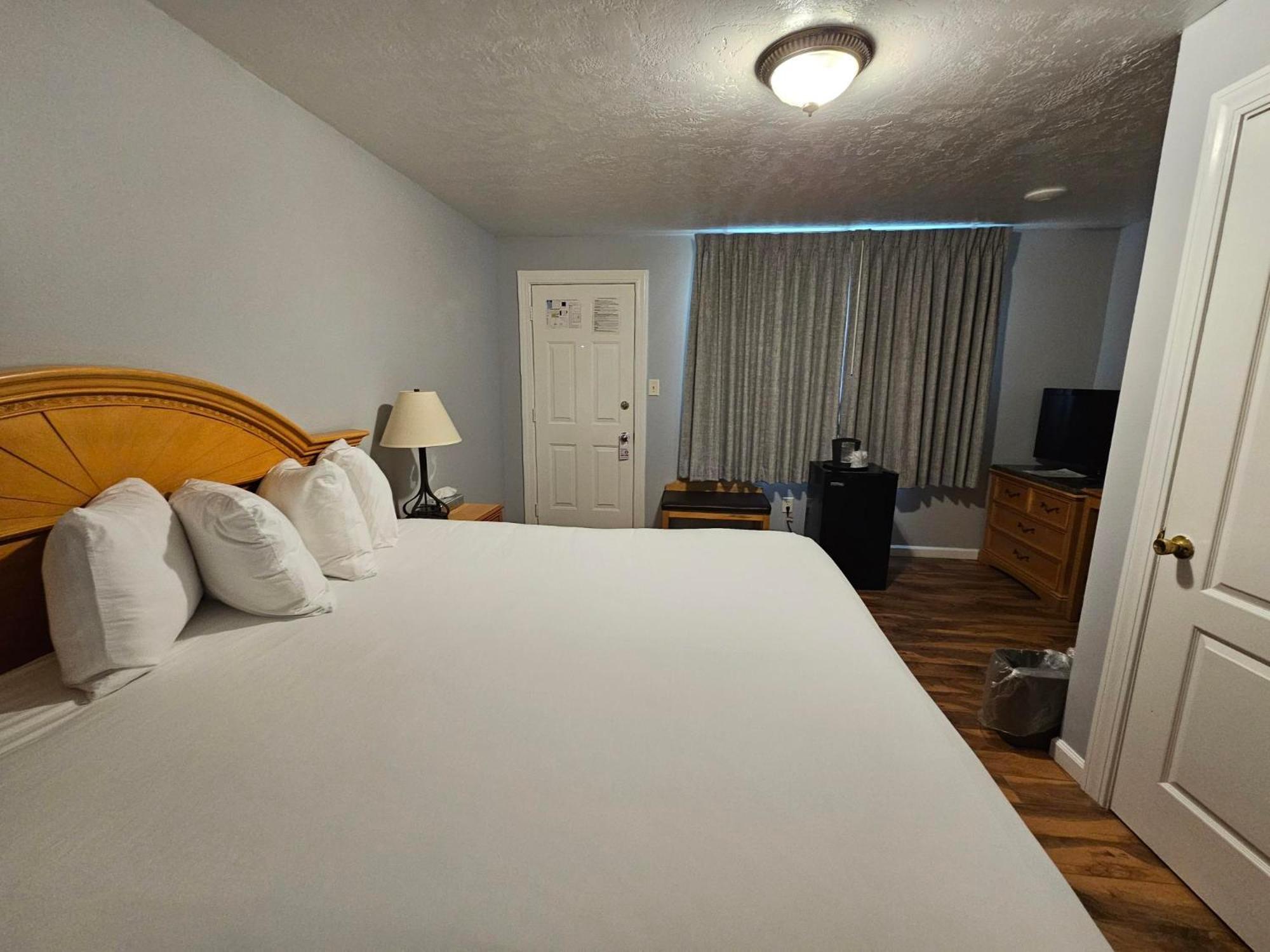 Captain'S Inn And Suites Alexandria Bay Bagian luar foto