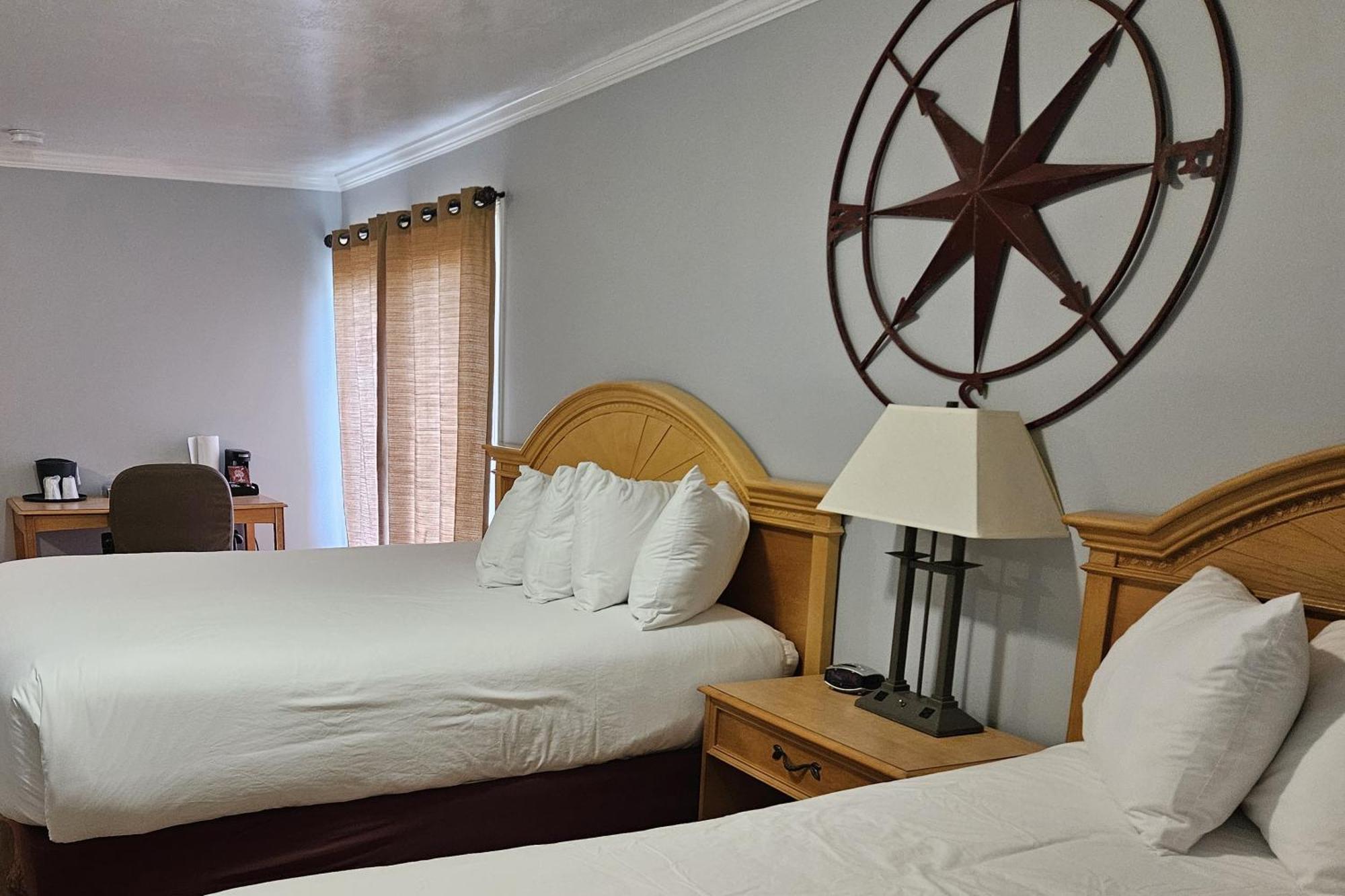 Captain'S Inn And Suites Alexandria Bay Bagian luar foto