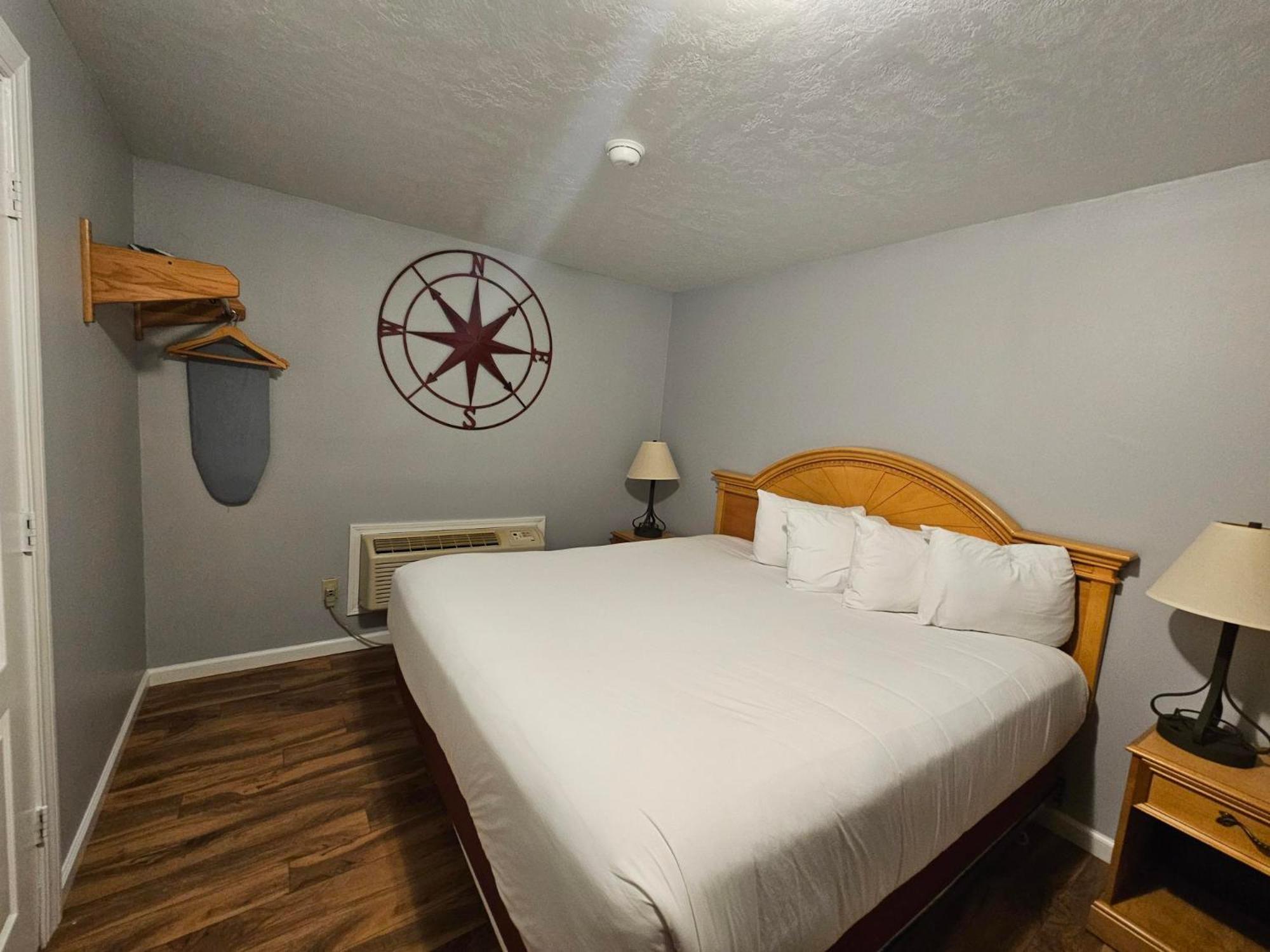 Captain'S Inn And Suites Alexandria Bay Bagian luar foto