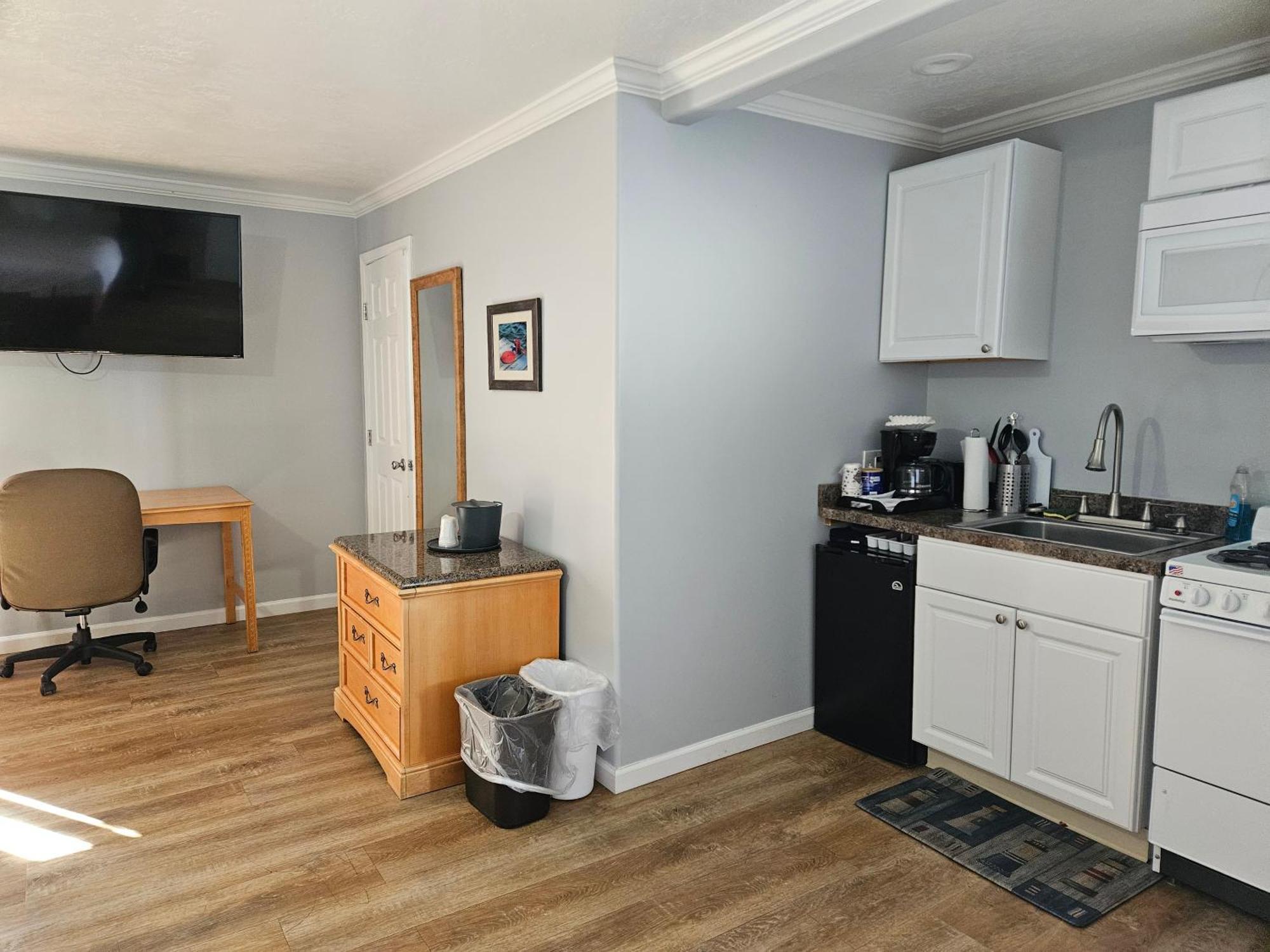 Captain'S Inn And Suites Alexandria Bay Bagian luar foto