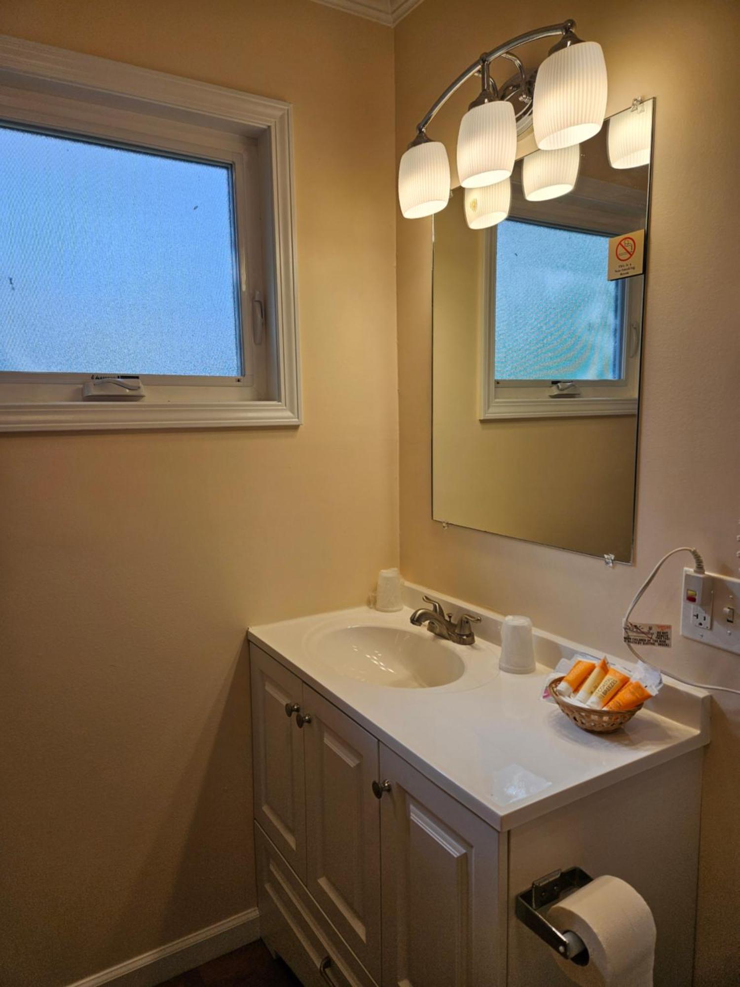 Captain'S Inn And Suites Alexandria Bay Bagian luar foto