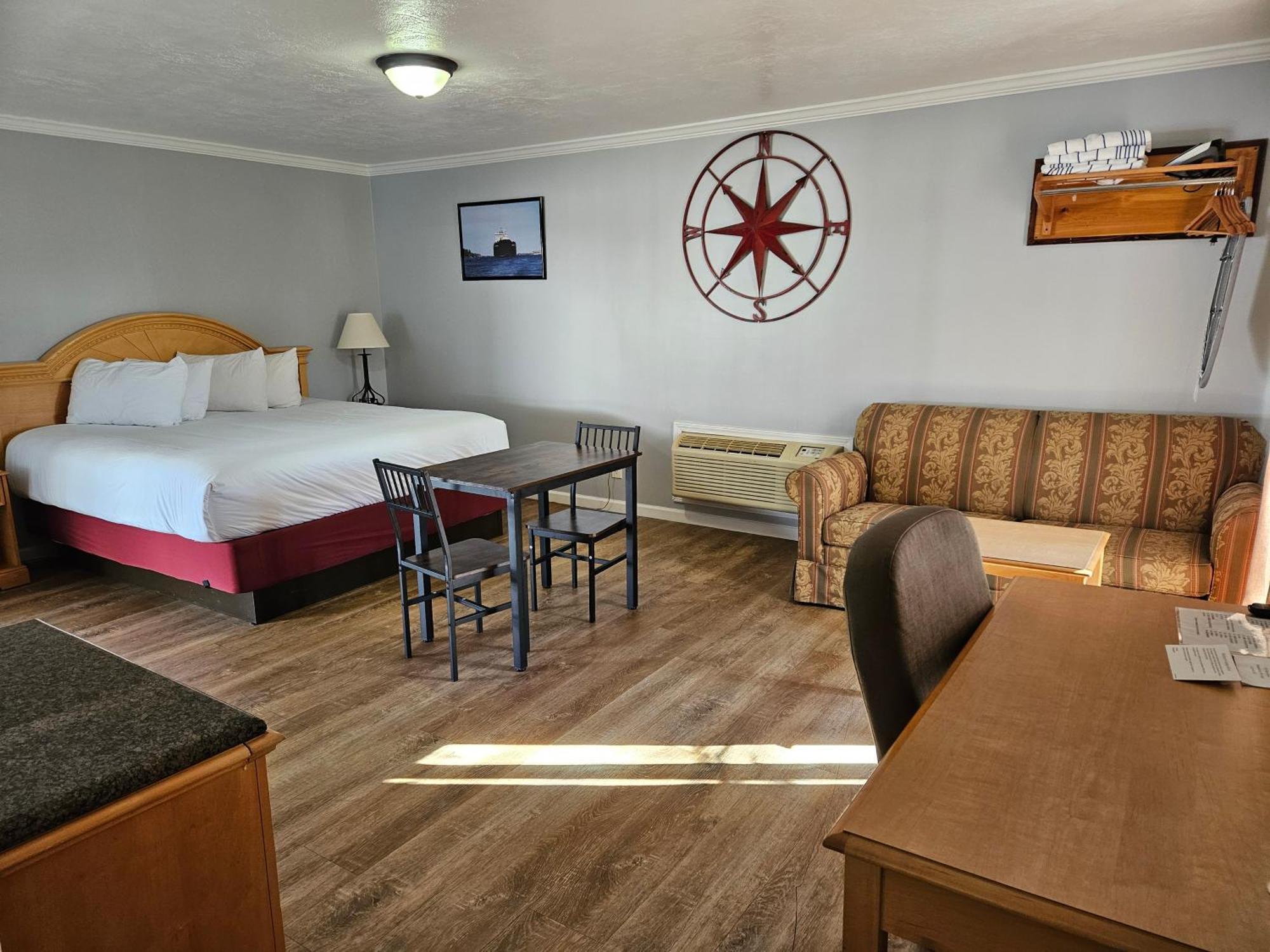 Captain'S Inn And Suites Alexandria Bay Bagian luar foto