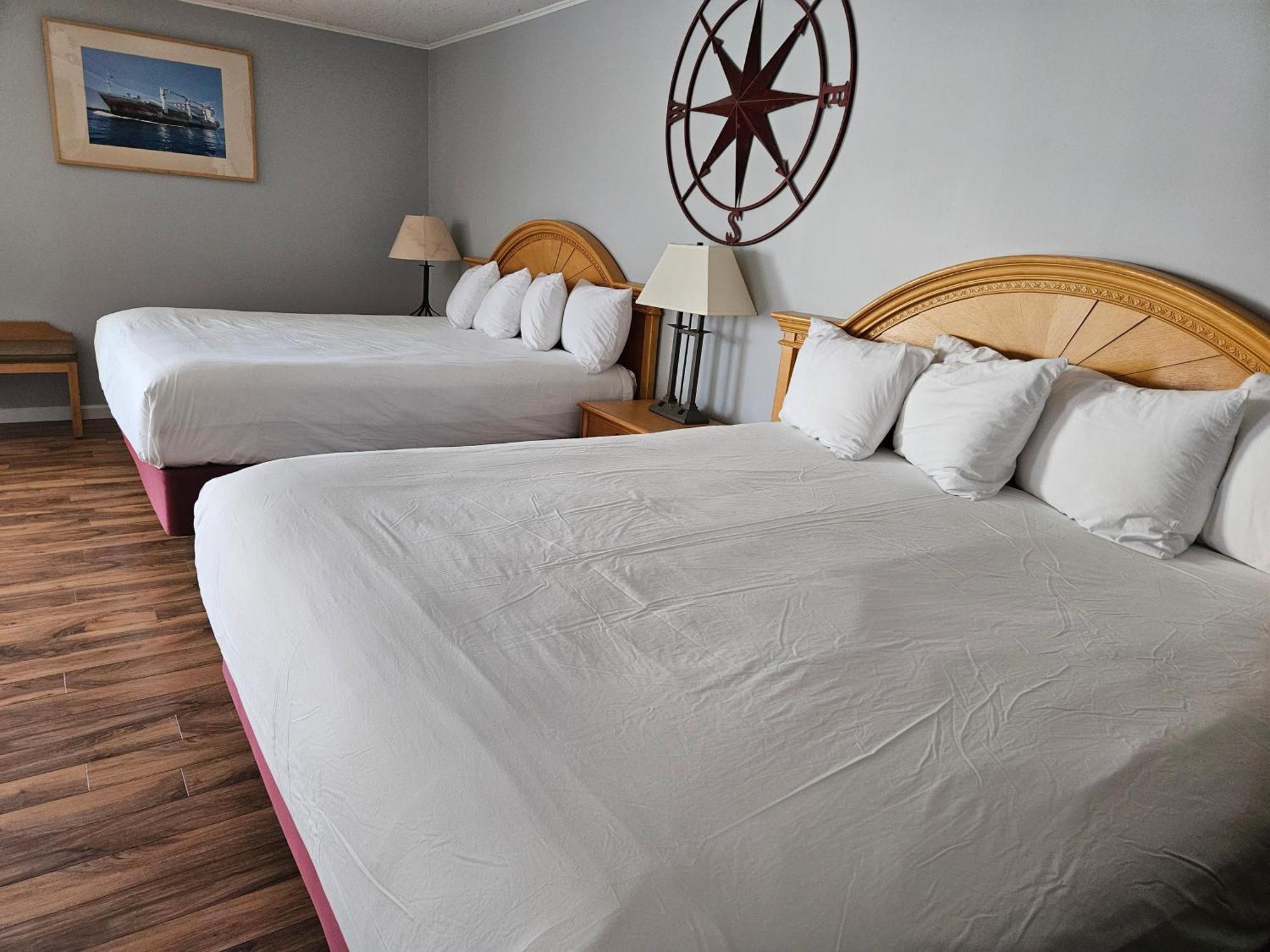 Captain'S Inn And Suites Alexandria Bay Bagian luar foto