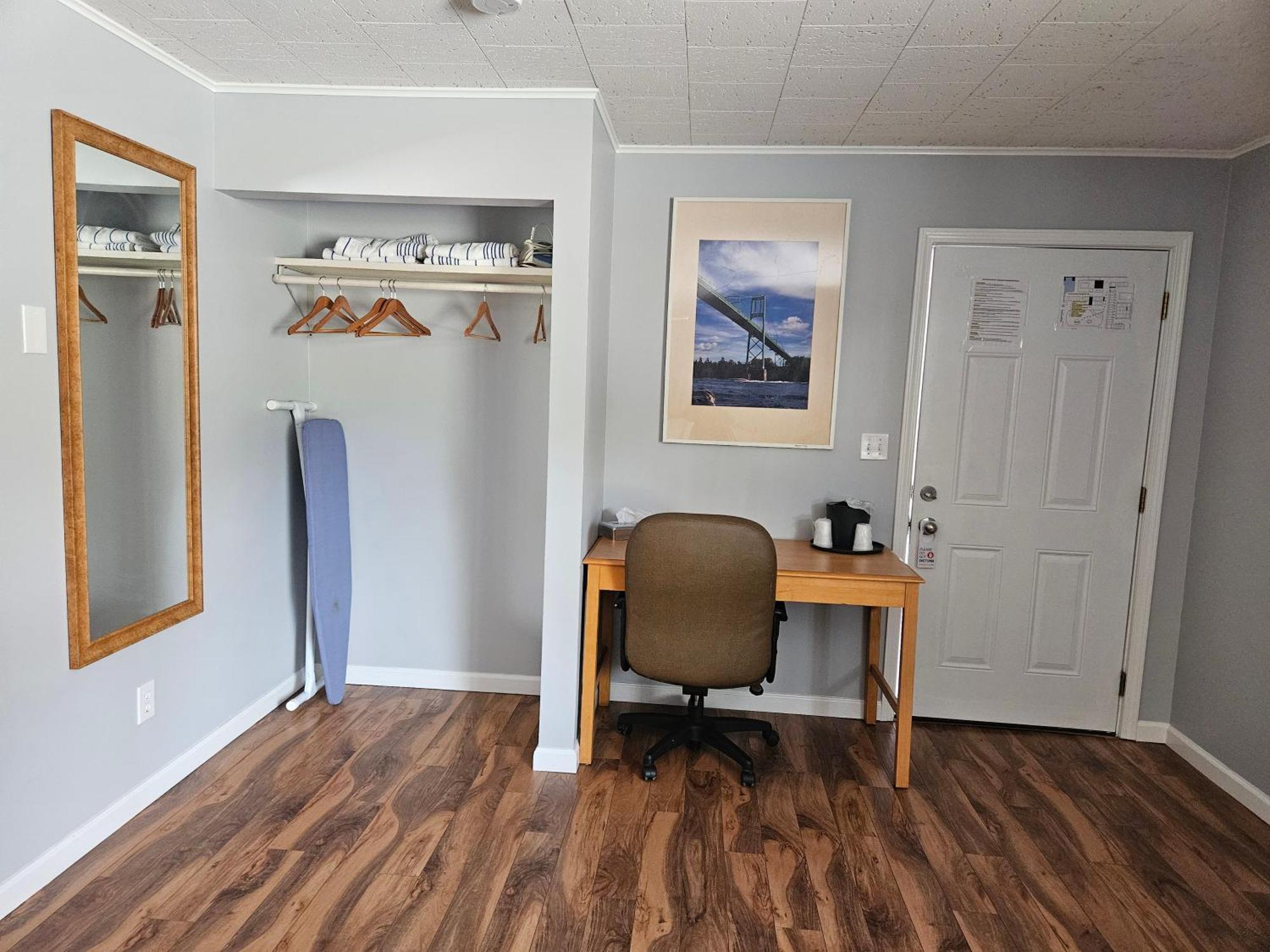 Captain'S Inn And Suites Alexandria Bay Bagian luar foto