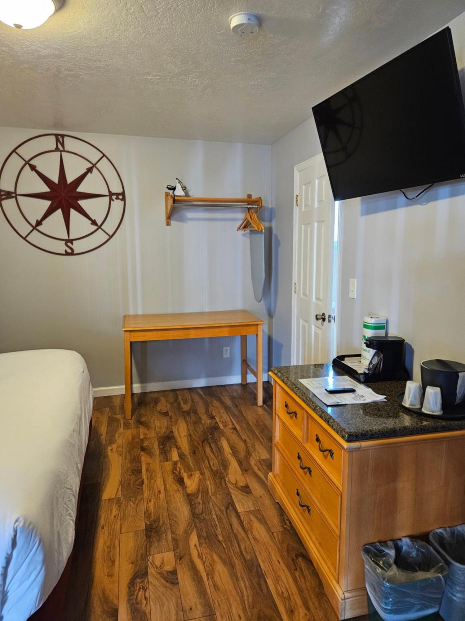 Captain'S Inn And Suites Alexandria Bay Bagian luar foto