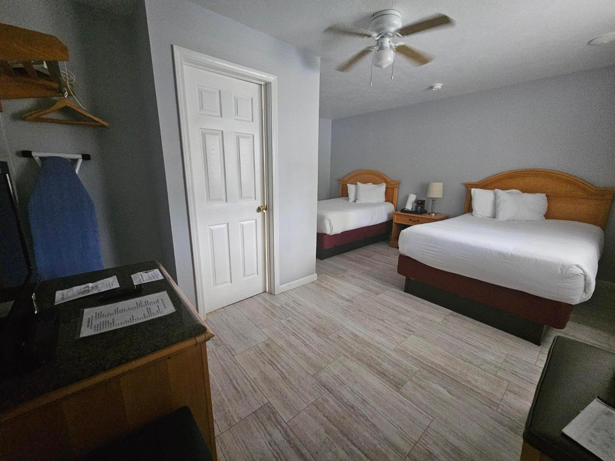 Captain'S Inn And Suites Alexandria Bay Bagian luar foto