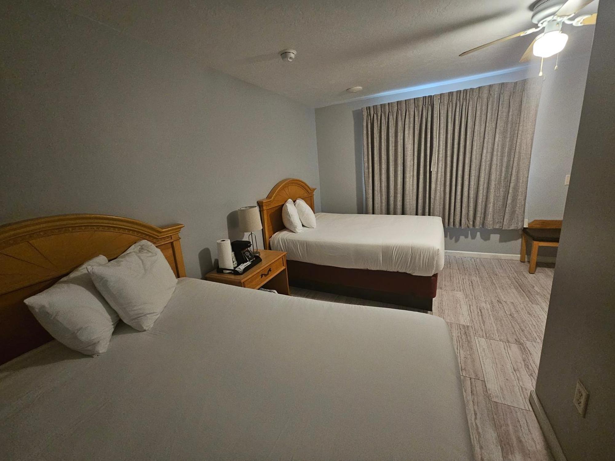 Captain'S Inn And Suites Alexandria Bay Bagian luar foto